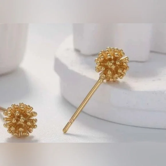 “Dandelion Balls” 18K Gold Tiny Dainty Spikey Flower Orb Firework Explosion Stud - Picture 2 of 12